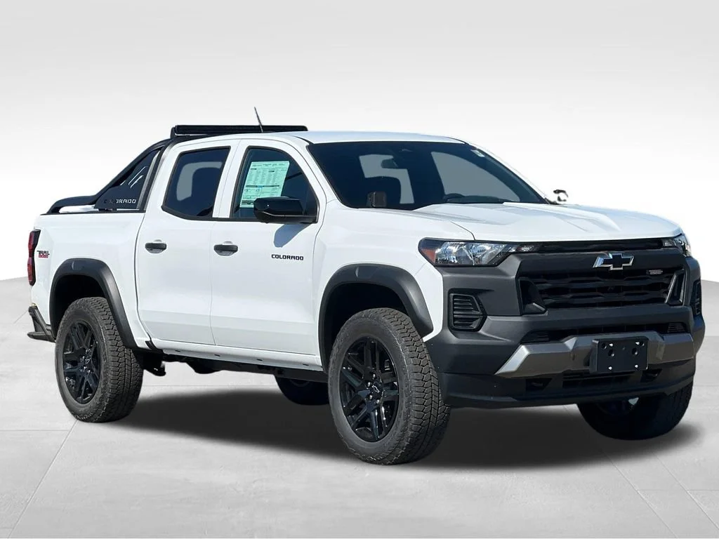 Used 2025 Summit White Chevrolet Trail Boss image 7