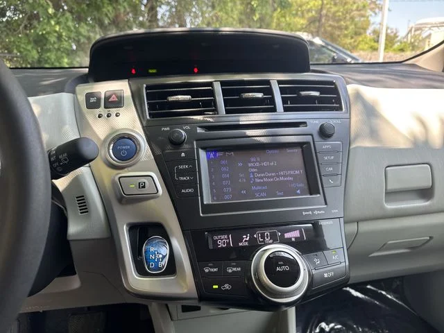 Used 2014 Silver Toyota Three image 20