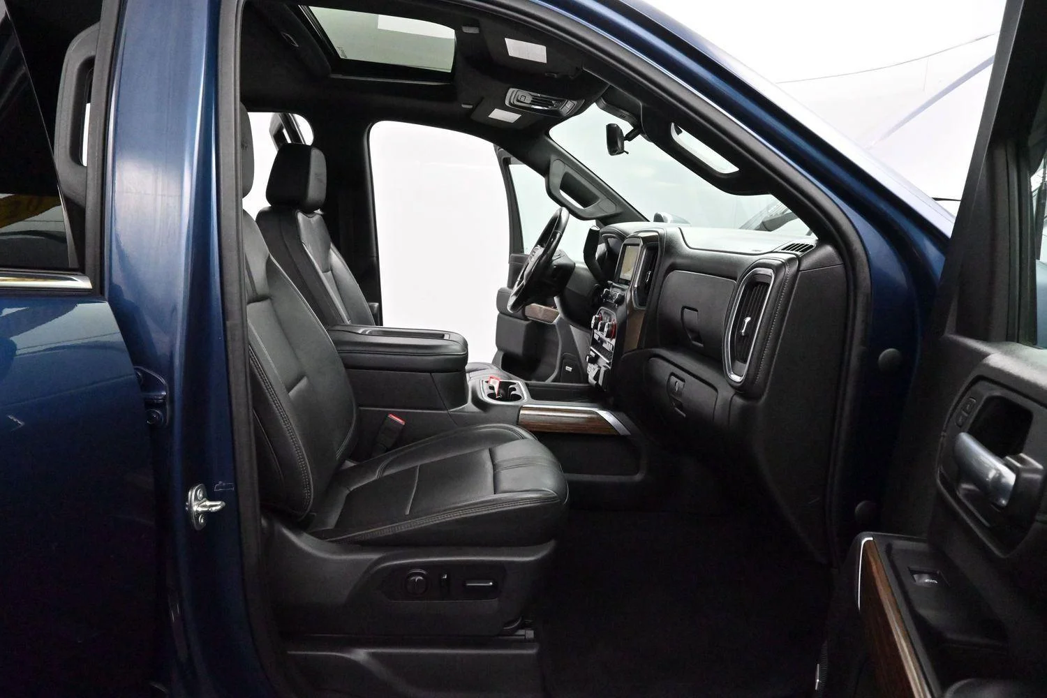 Used 2020 NORTHSKY BLUE METALLIC Chevrolet High Country image 31