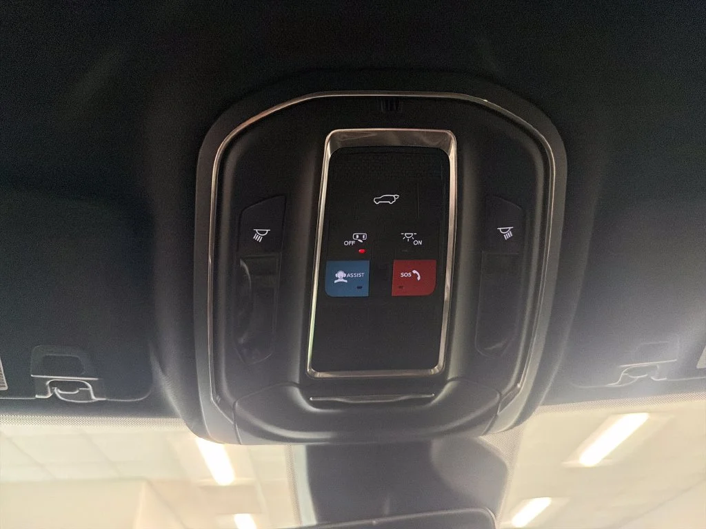 Used 2025 Silver Jeep Altitude image 17