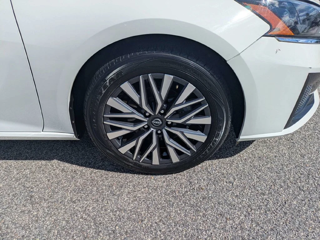 Used 2025 White Nissan 2.5 SV image 11
