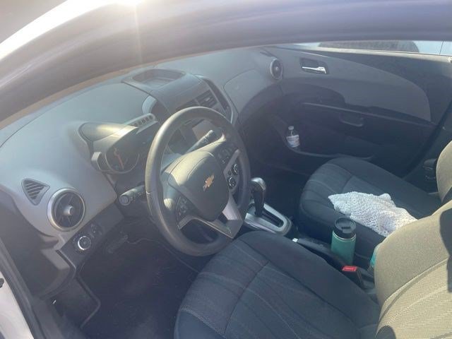 Used 2015 Silver Ice Metallic Chevrolet LT image 6