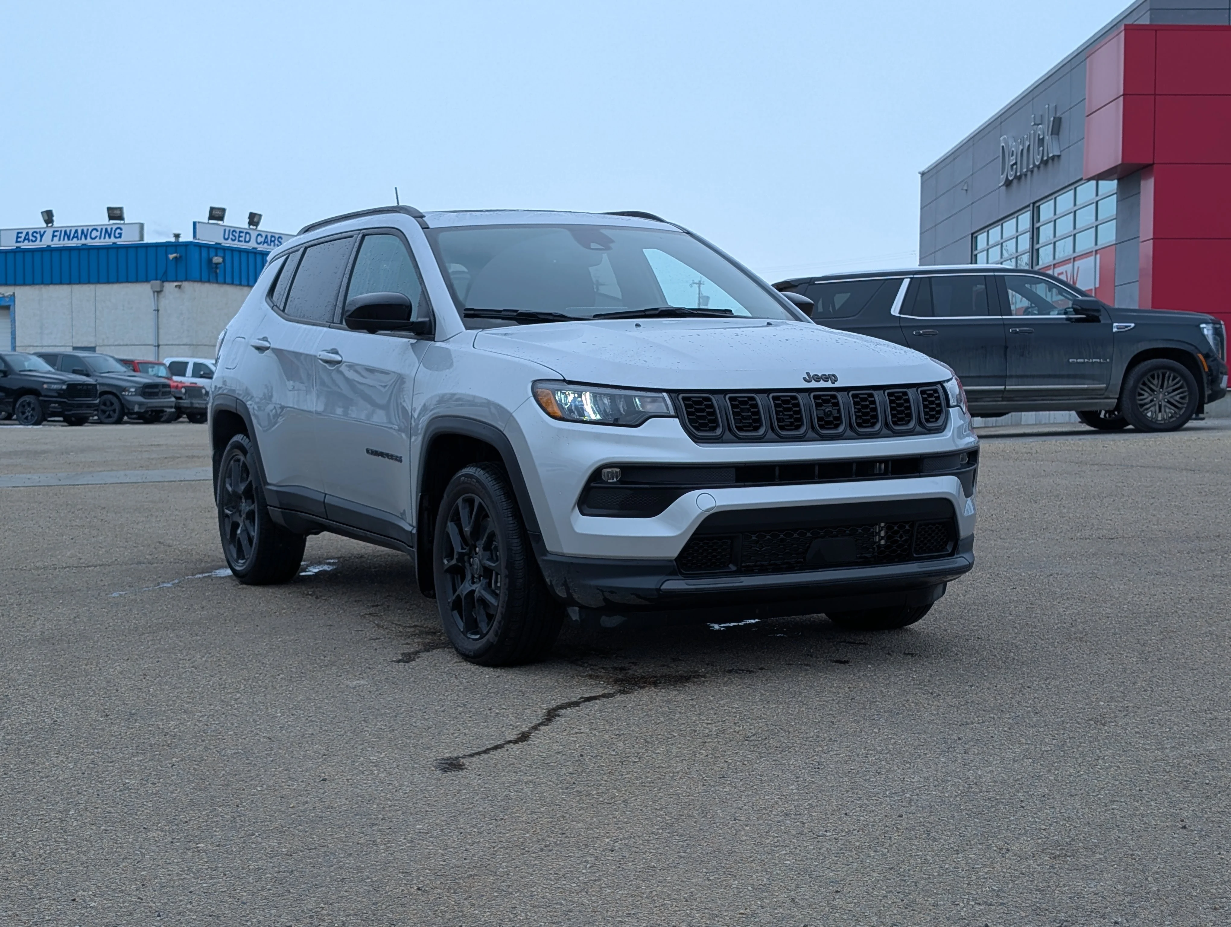 New 2025 Silver Zynith Metallic Jeep Altitude image 9