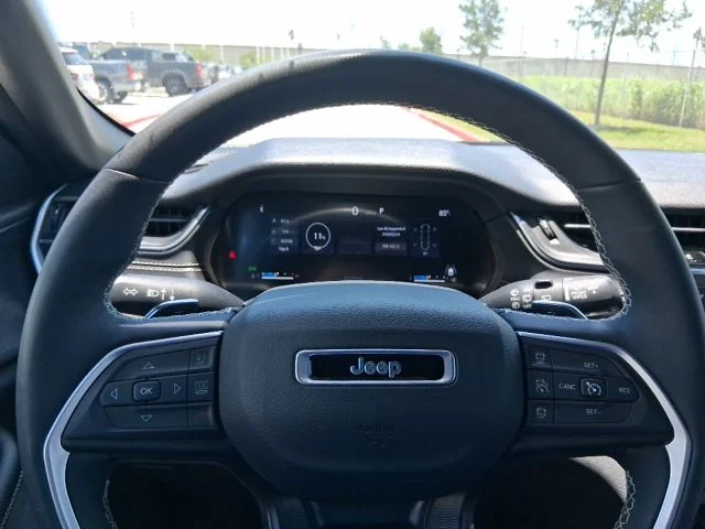 Used 2024 Gray Jeep Altitude image 8