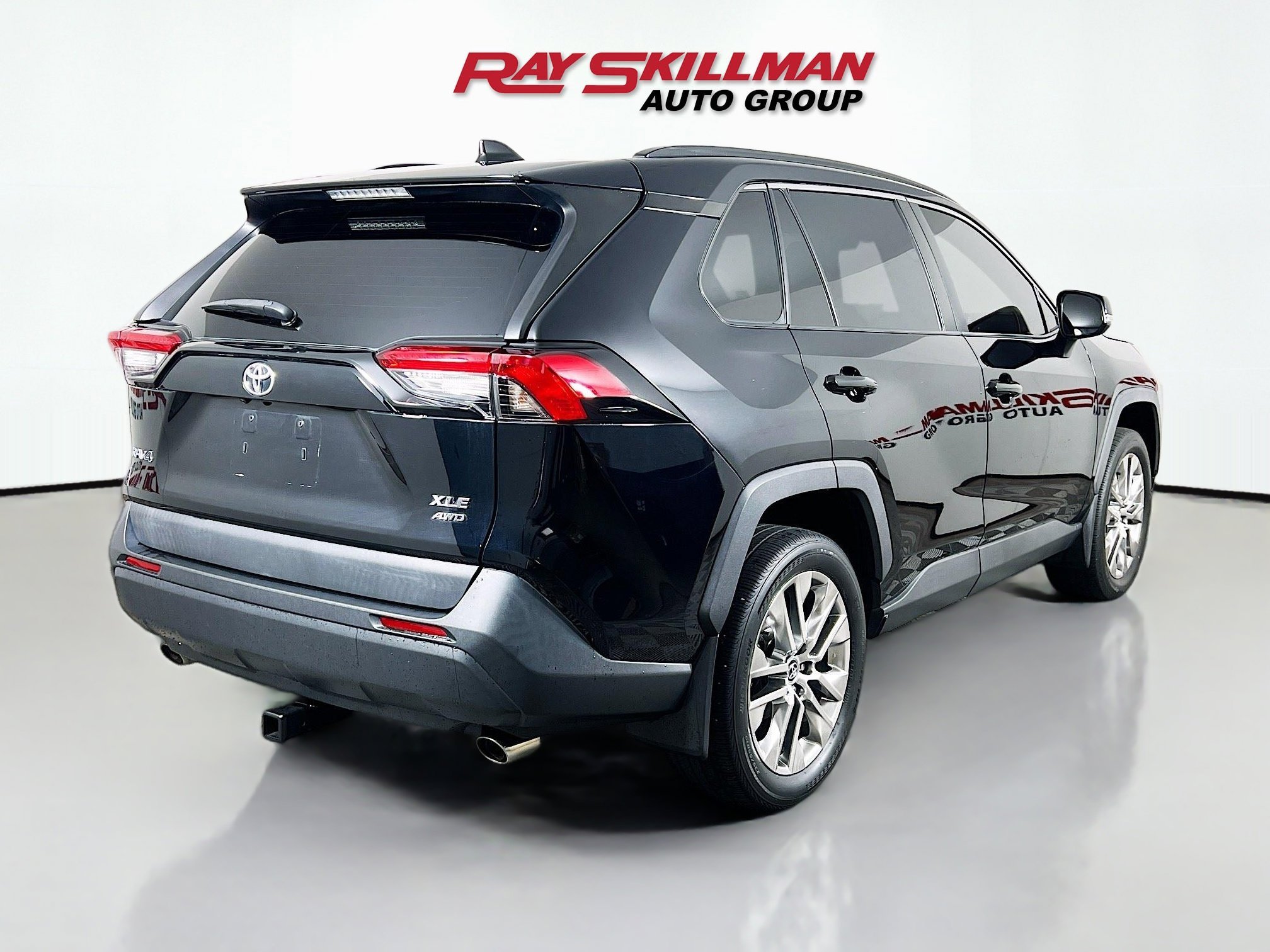 Used 2021 Black Toyota XLE PREMIUM image 7