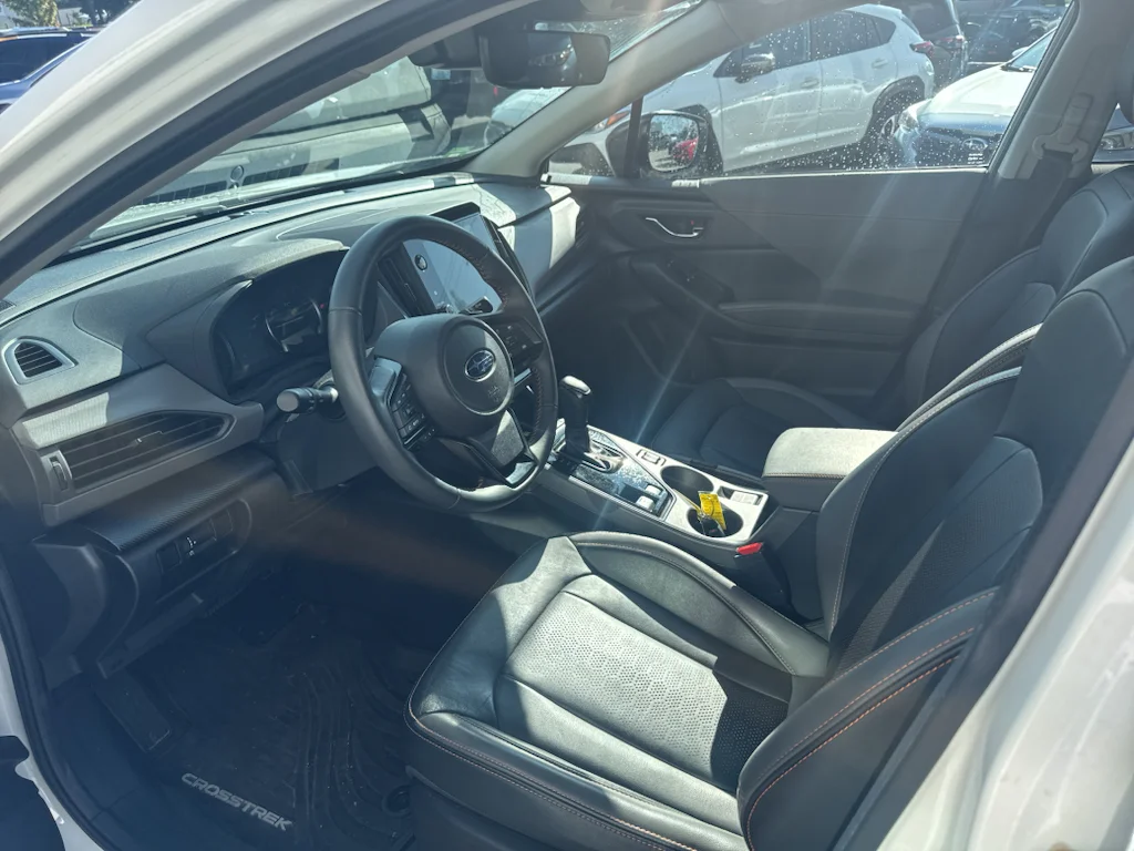 Used 2025 Crystal White Pearl Subaru Limited image 9