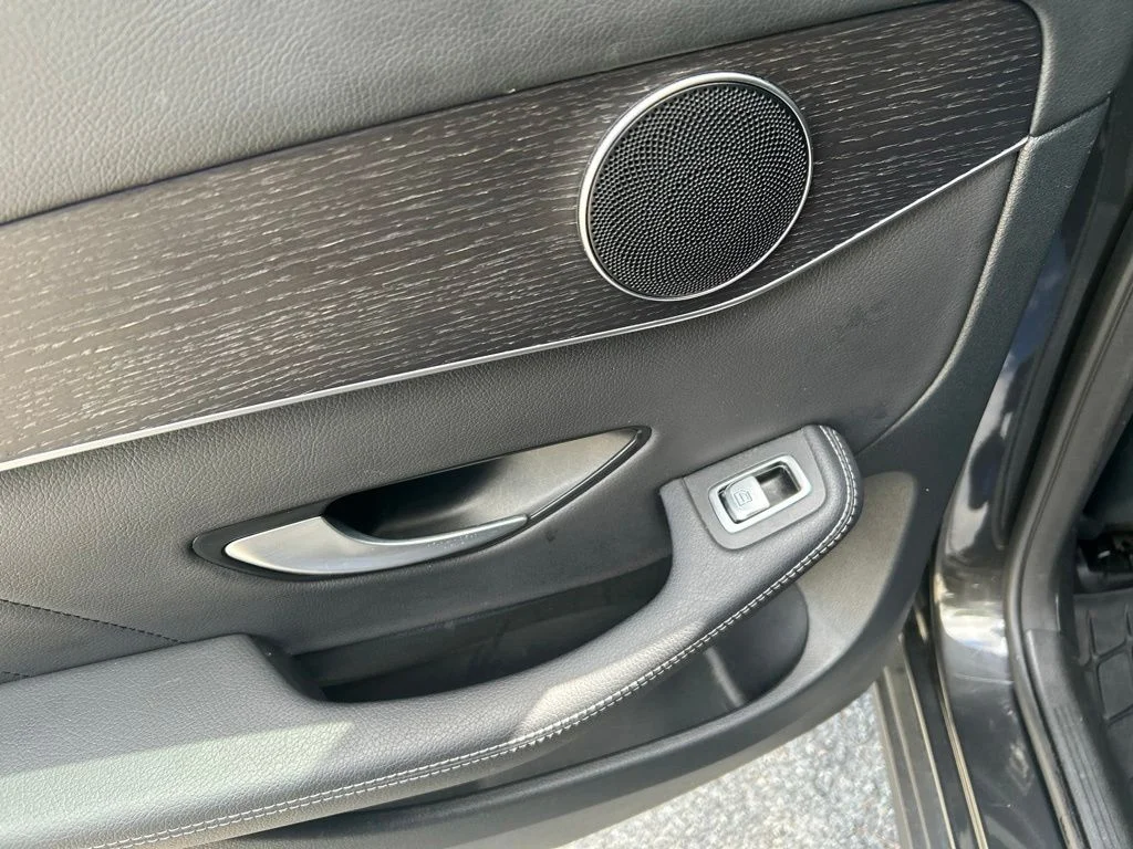 Used 2022 Black Mercedes-Benz GLC 300 image 26