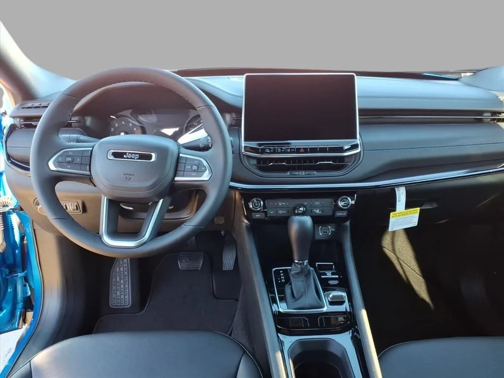 New 2026 Hydro Blue Pearlcoat Jeep Latitude image 9