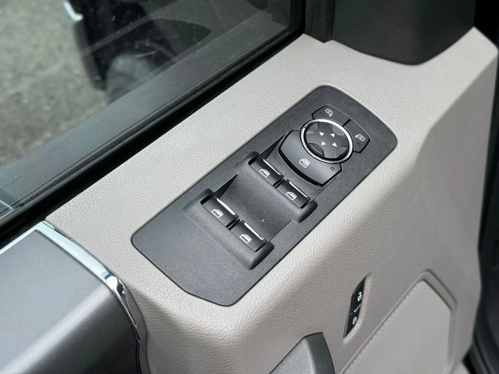 Used 2016 Black Ford XLT image 12