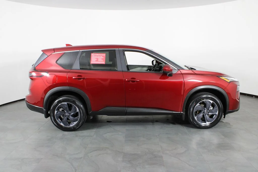 2024 Nissan Rogue SV - Photo 12