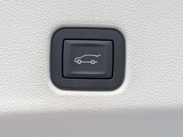 New 2027 Iridescent White Tricoat Buick Avenir image 13