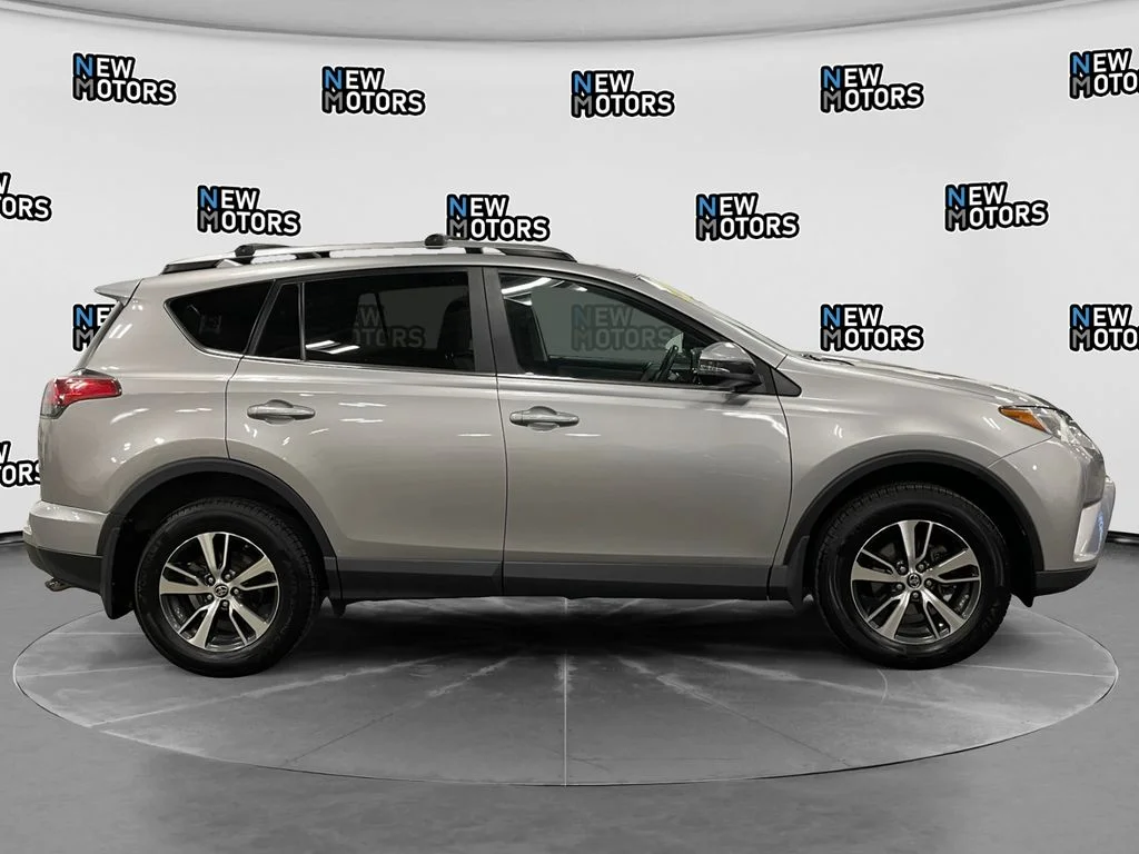 Used 2017 Silver Sky Toyota XLE image 6