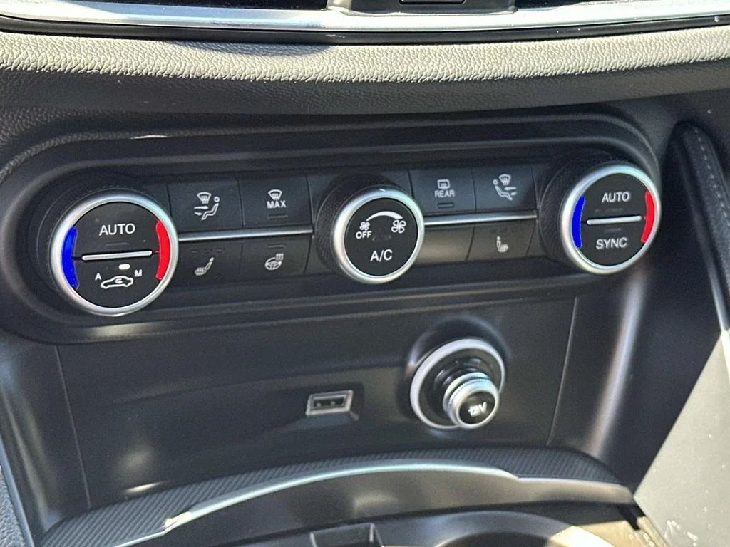 2024 Alfa Romeo Stelvio Veloce - Photo 25