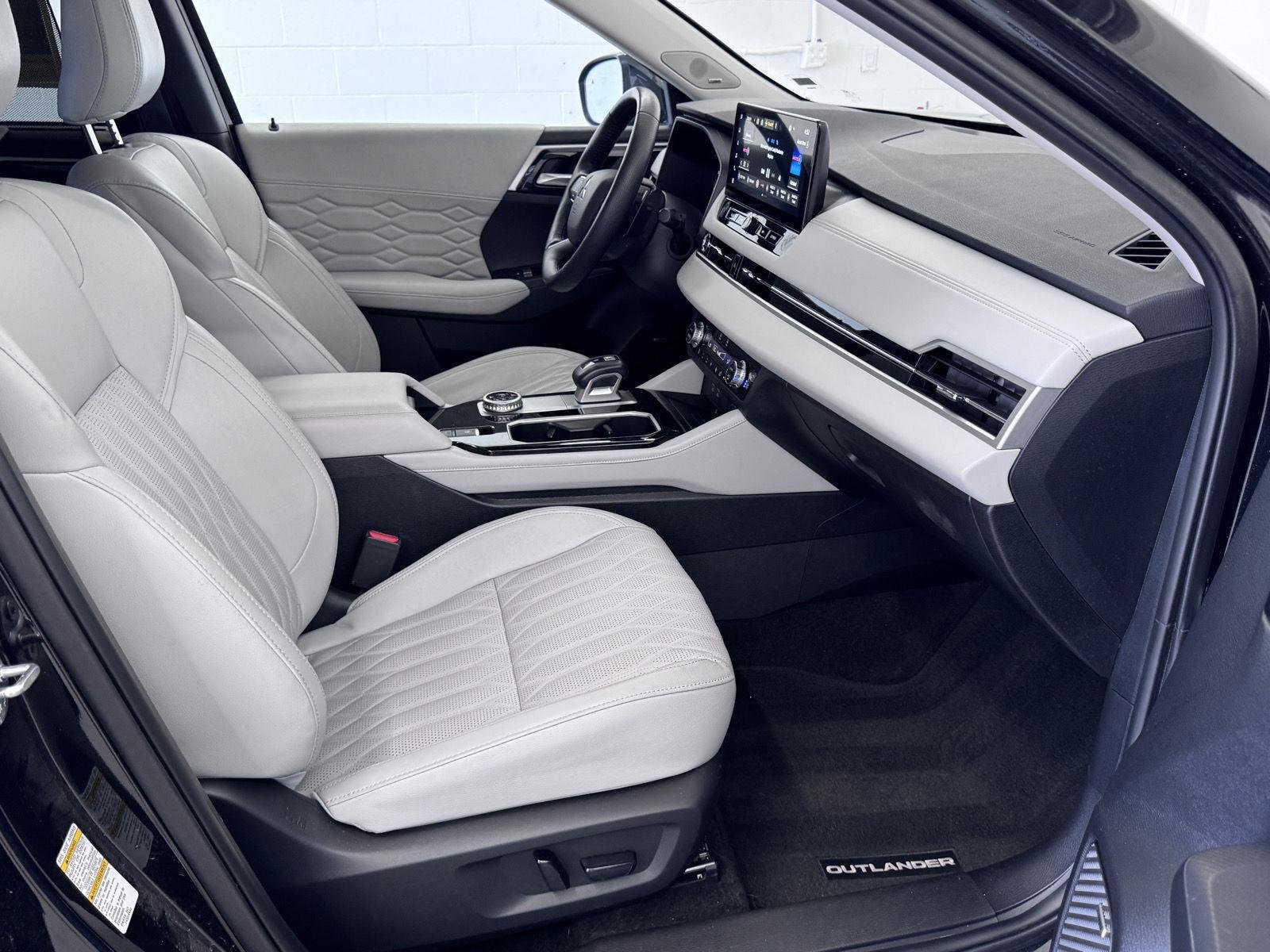 2025 Mitsubishi Outlander SEL - Photo 15