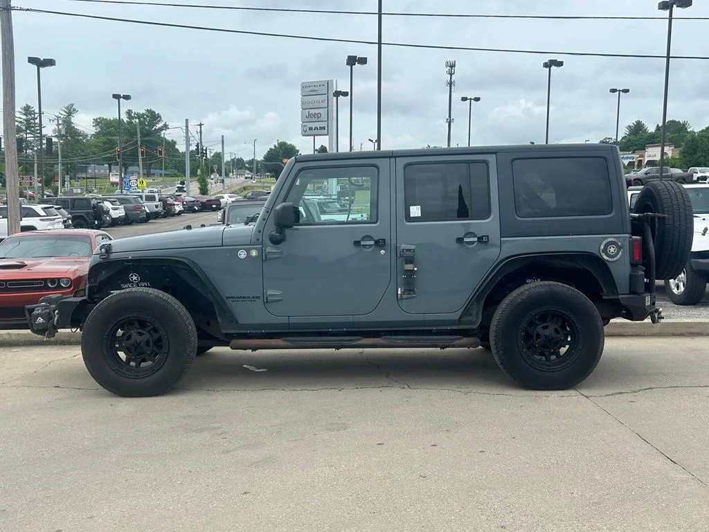 Used 2014 Gray Jeep Unlimited Sport image 9