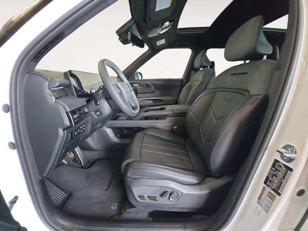 Used 2027 White Kia X-Pro SX-Prestige image 11