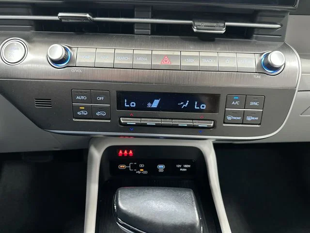 Used 2025 Gray Hyundai SEL image 17