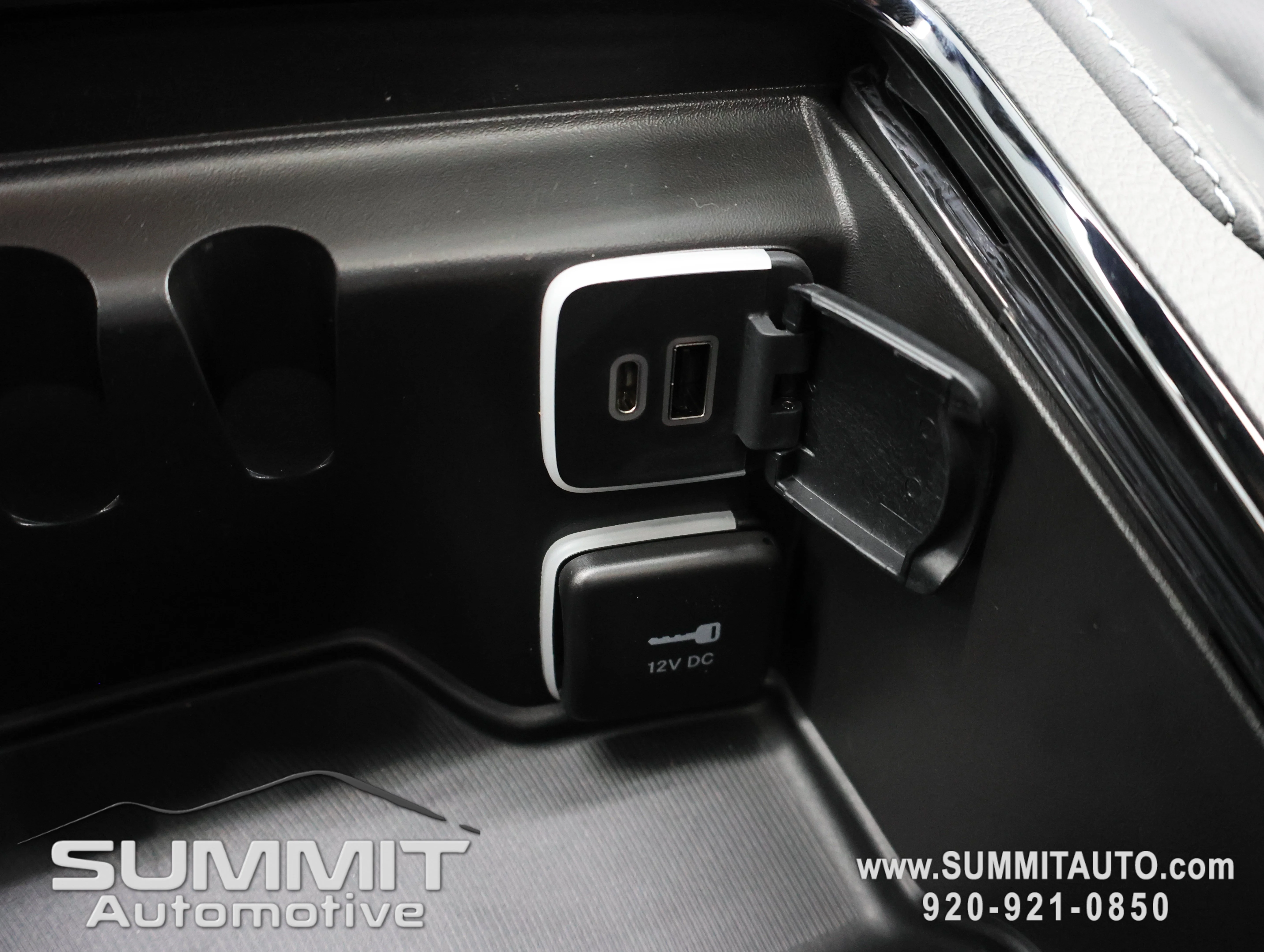 New 2027 Diamond Black Crystal Pearl-Coat Exterior Paint Chrysler Limited image 60