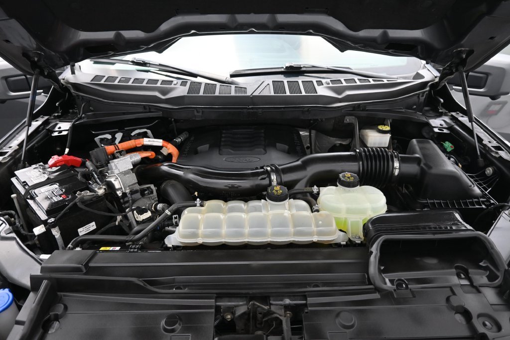 Used 2023 Gray Metallic Ford Lariat image 38