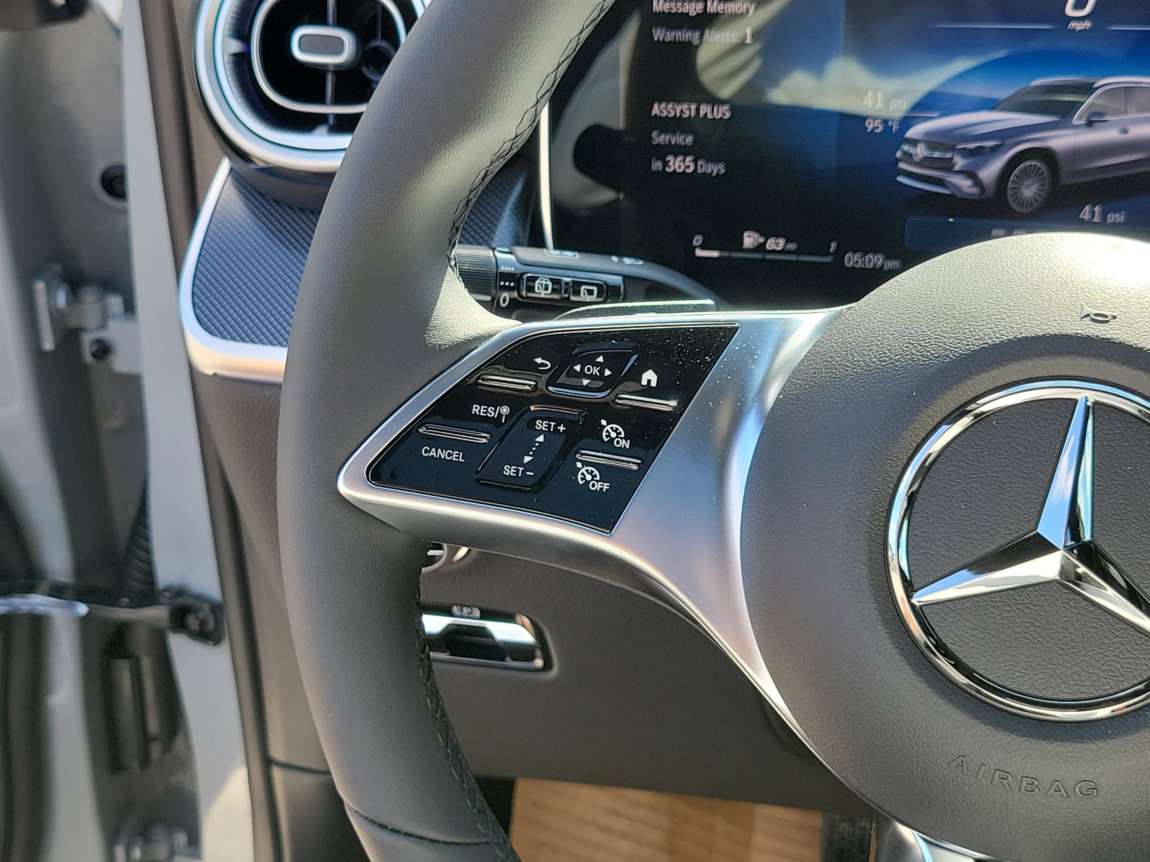 New 2026 MANUFAKTUR Alpine Grey Mercedes-Benz GLC 300 image 23