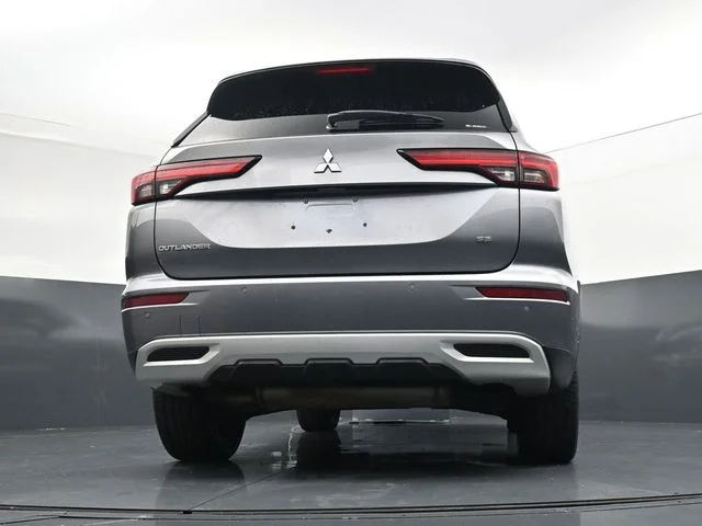 Used 2022  Mitsubishi SE image 36