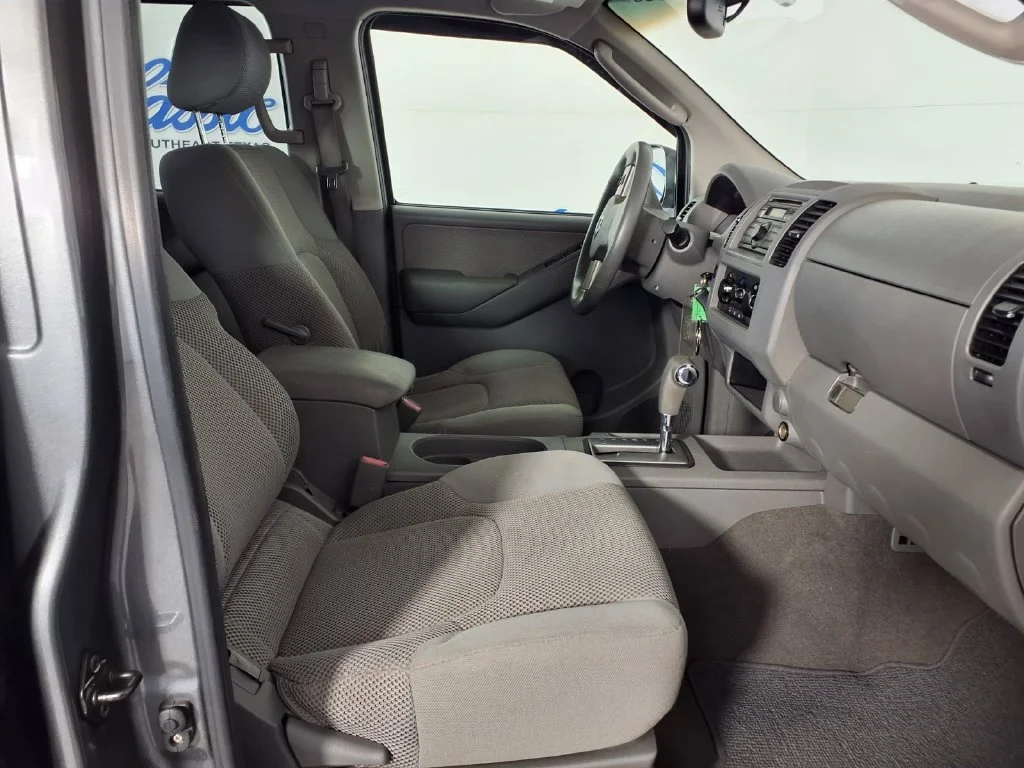 Used 2008 Gray Nissan LE image 10