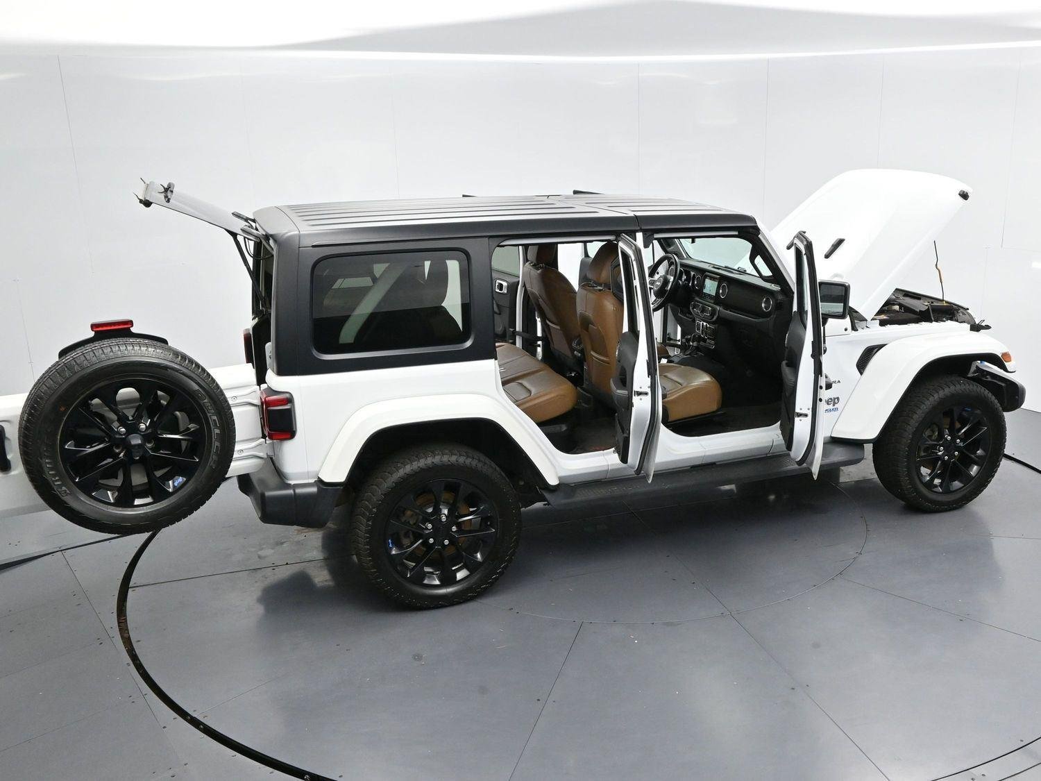 Used 2022 Bright White Clearcoat Jeep Unlimited Sahara image 42