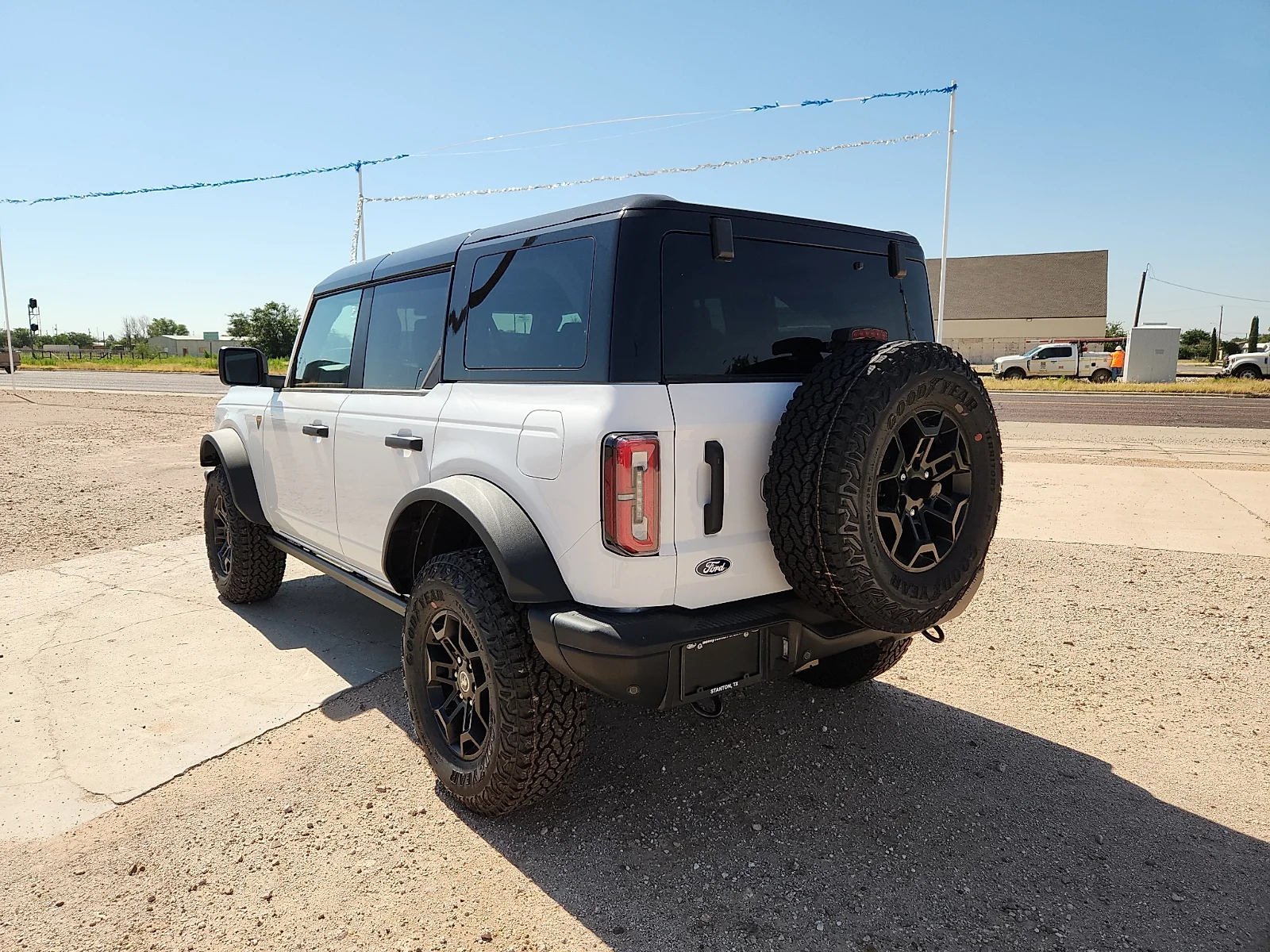 New 2026 Oxford White Ford Badlands image 5
