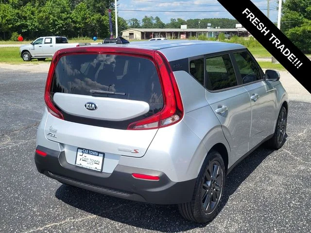 Used 2021 Silver Kia S image 2