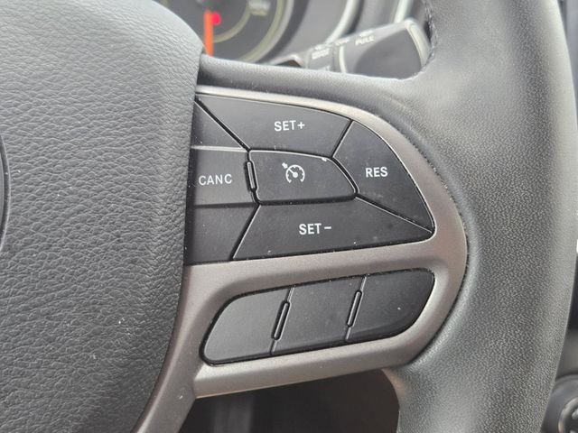 Used 2022 Gray Jeep Latitude Lux image 24