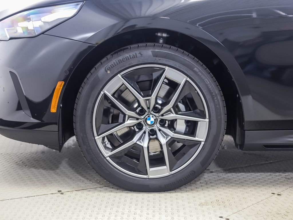 Used 2026 Black Sapphire Metallic BMW 530i xDrive image 3