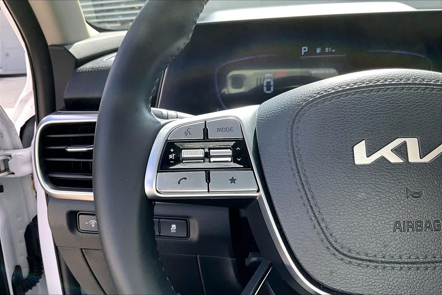 Used 2025 Glacial White Pearl Kia S image 22