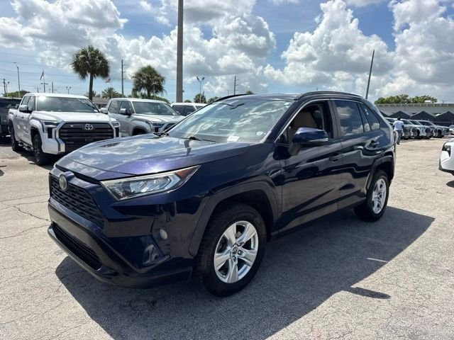 Used 2019  Toyota XLE image 16