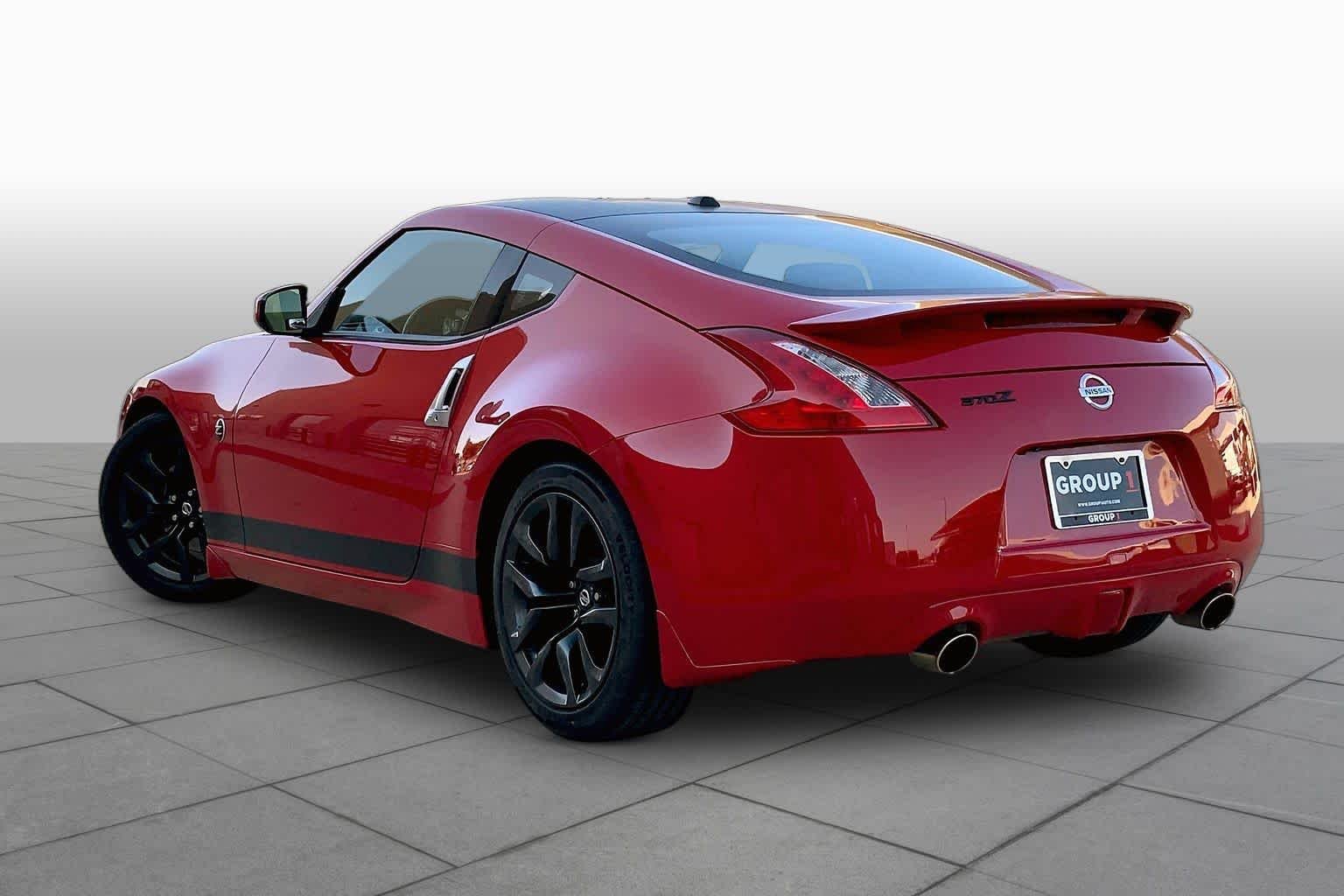 Used 2016 Solid Red Nissan Touring image 12