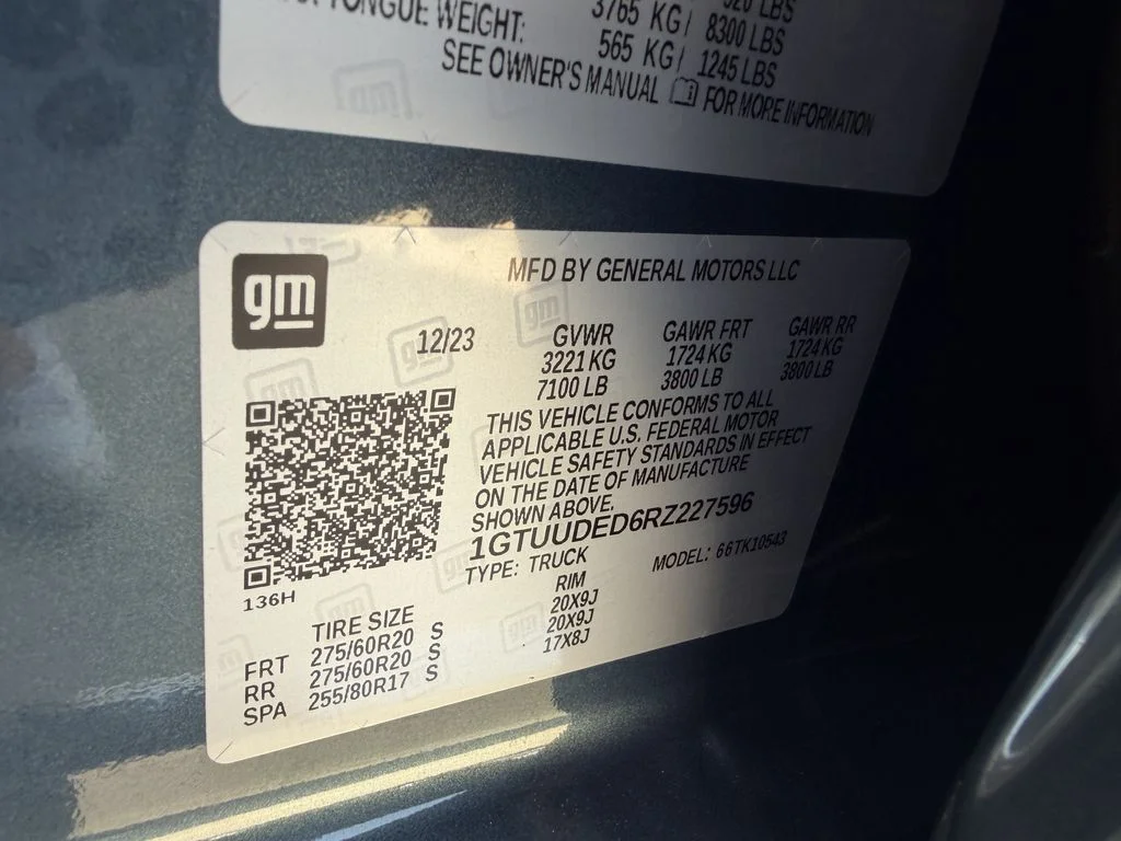 Used 2024 Blue GMC SLT image 30