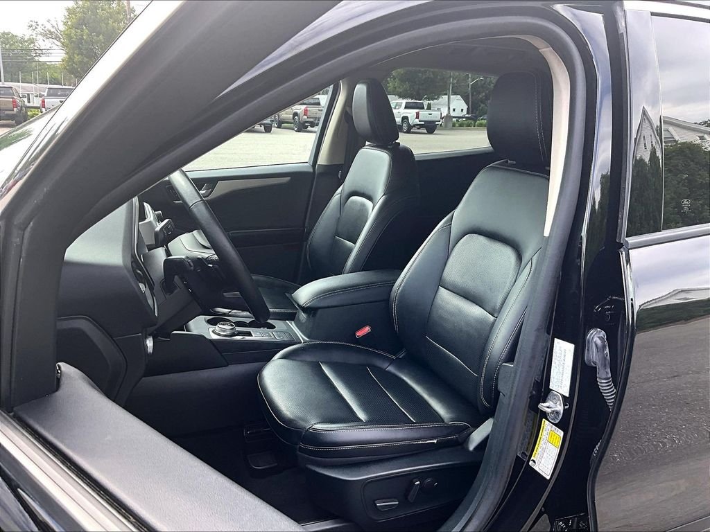Used 2020 Black Ford SEL image 10