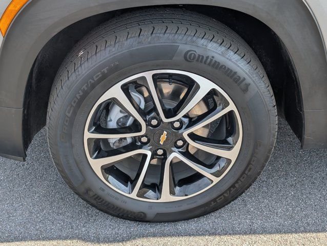 Used 2025 Gray Chevrolet LT image 13