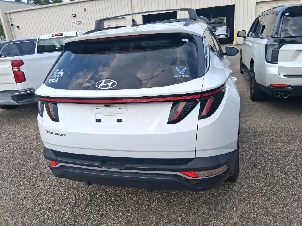 Used 2023 White Hyundai SEL image 3