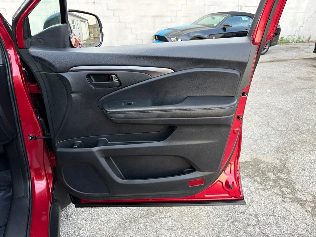 Used 2023 Red Honda EX-L image 11
