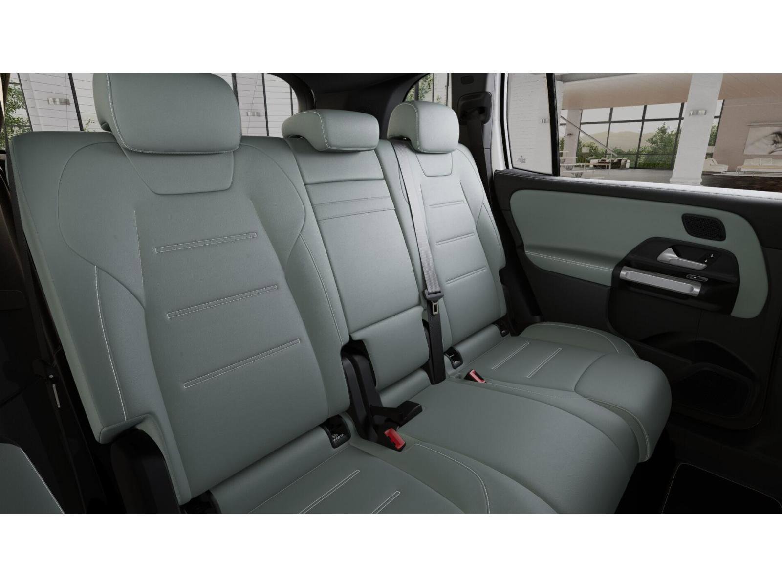Used 2026 Polar White Mercedes-Benz GLB 250 image 5