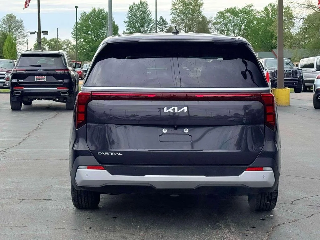 Used 2025 Gray Kia LXS image 8