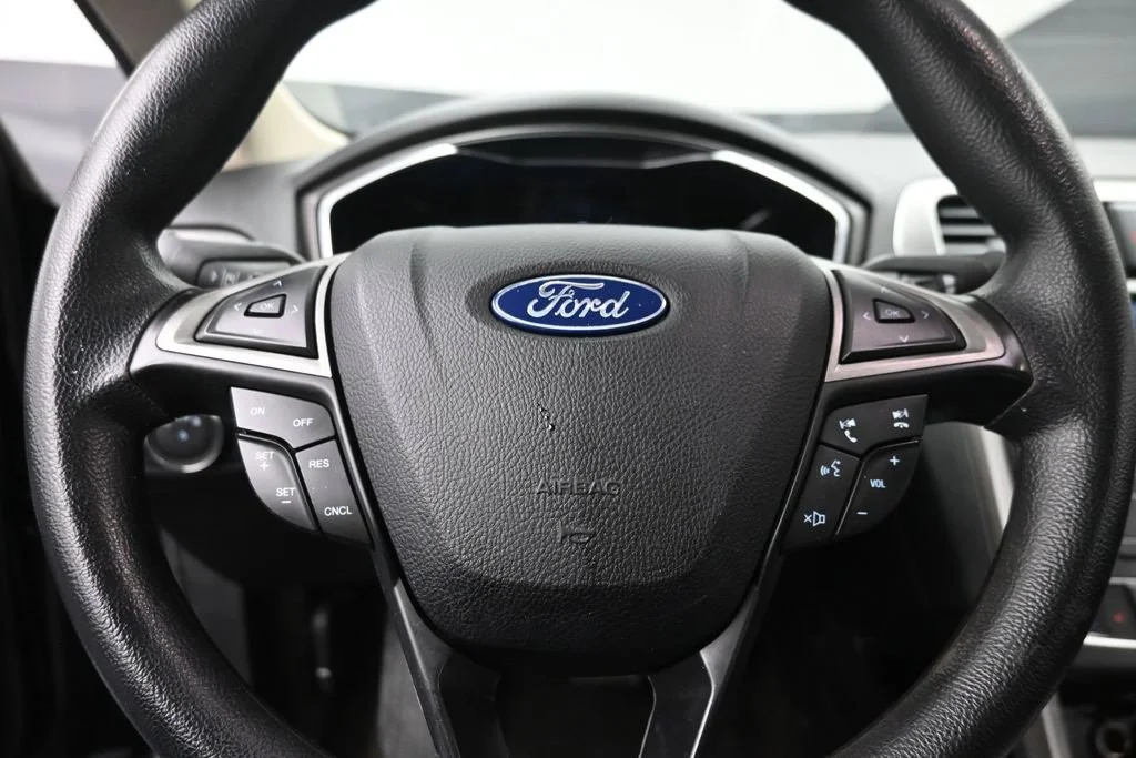 Used 2020 Black Ford SE image 19