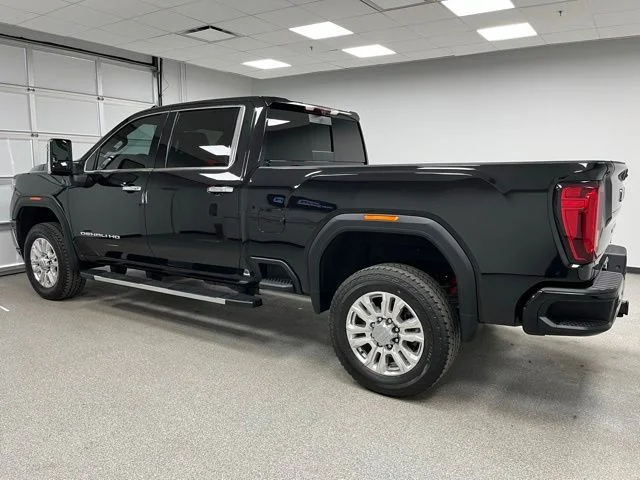 Used 2022 Black GMC Denali image 7