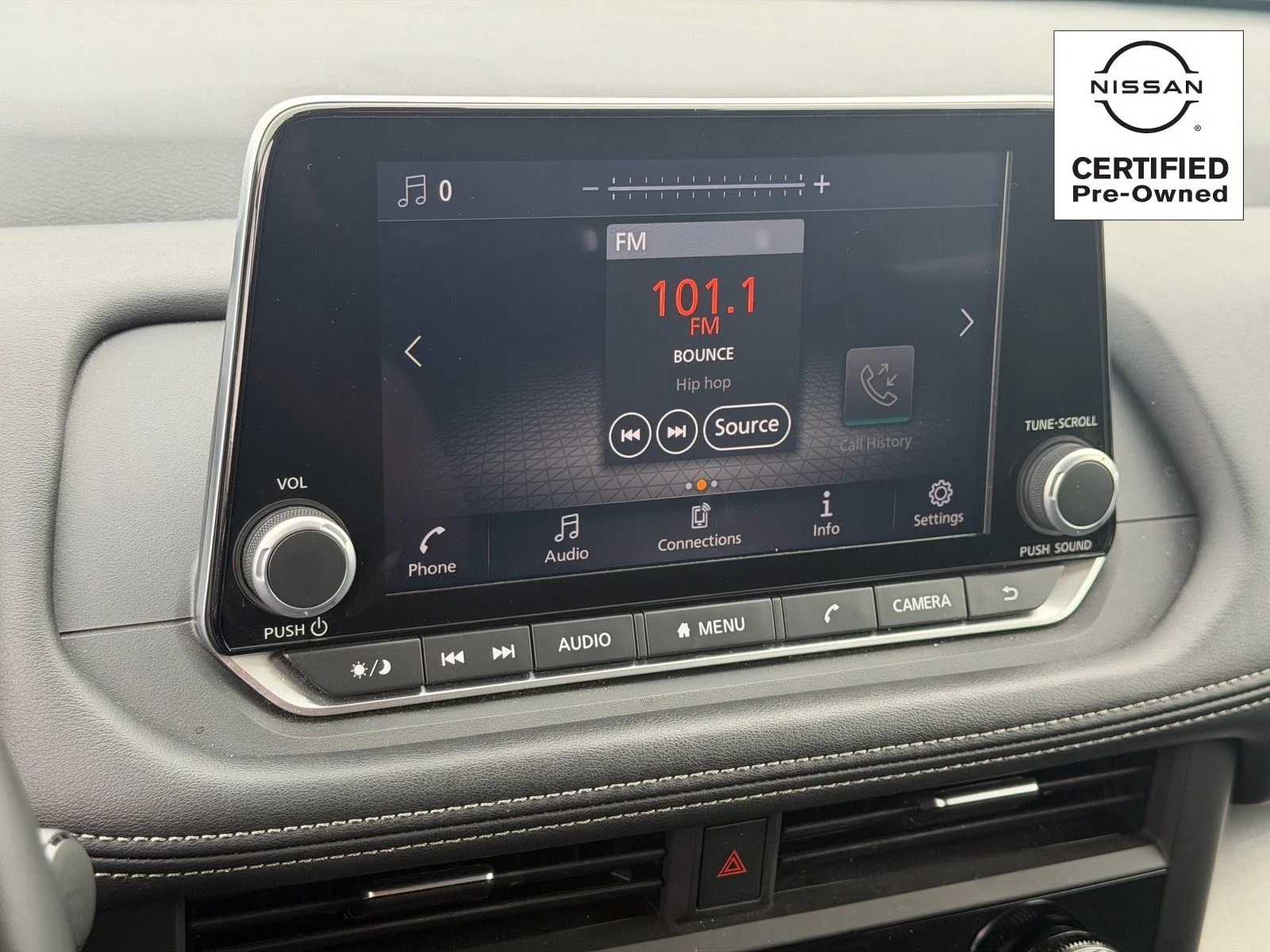 Used 2025 Everest White Pearl Nissan SV image 24