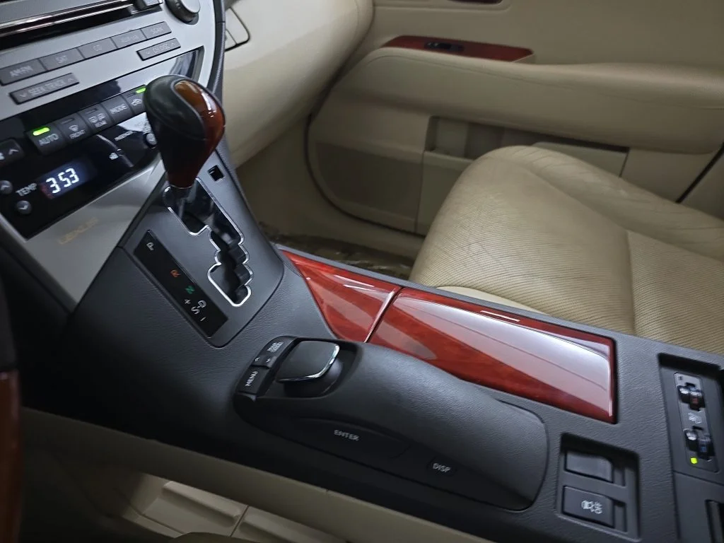 Used 2010 White Lexus 450h image 27