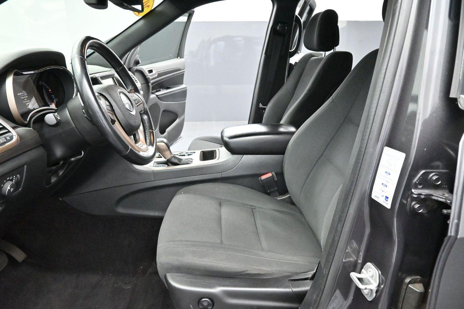 Used 2016 Granite Crystal Metallic Clearcoat Jeep Laredo image 12
