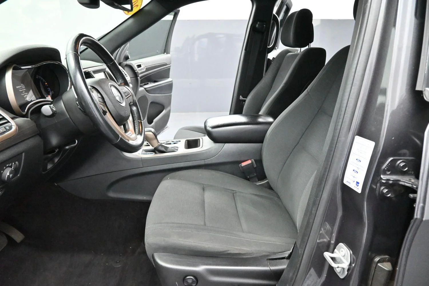 Used 2016  Jeep  image 12