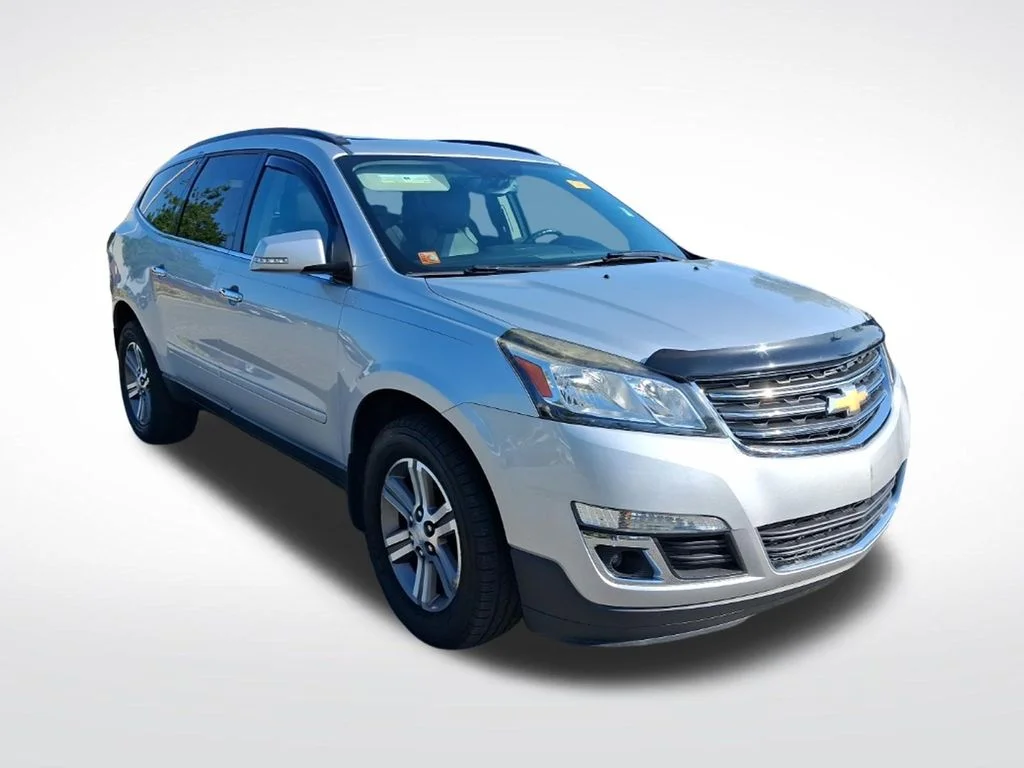 Used 2016 Silver Chevrolet 2LT image 3