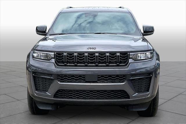 New 2026 Baltic Gray Metallic Clear-Coat Exterior Paint Jeep Laredo Altitude image 3