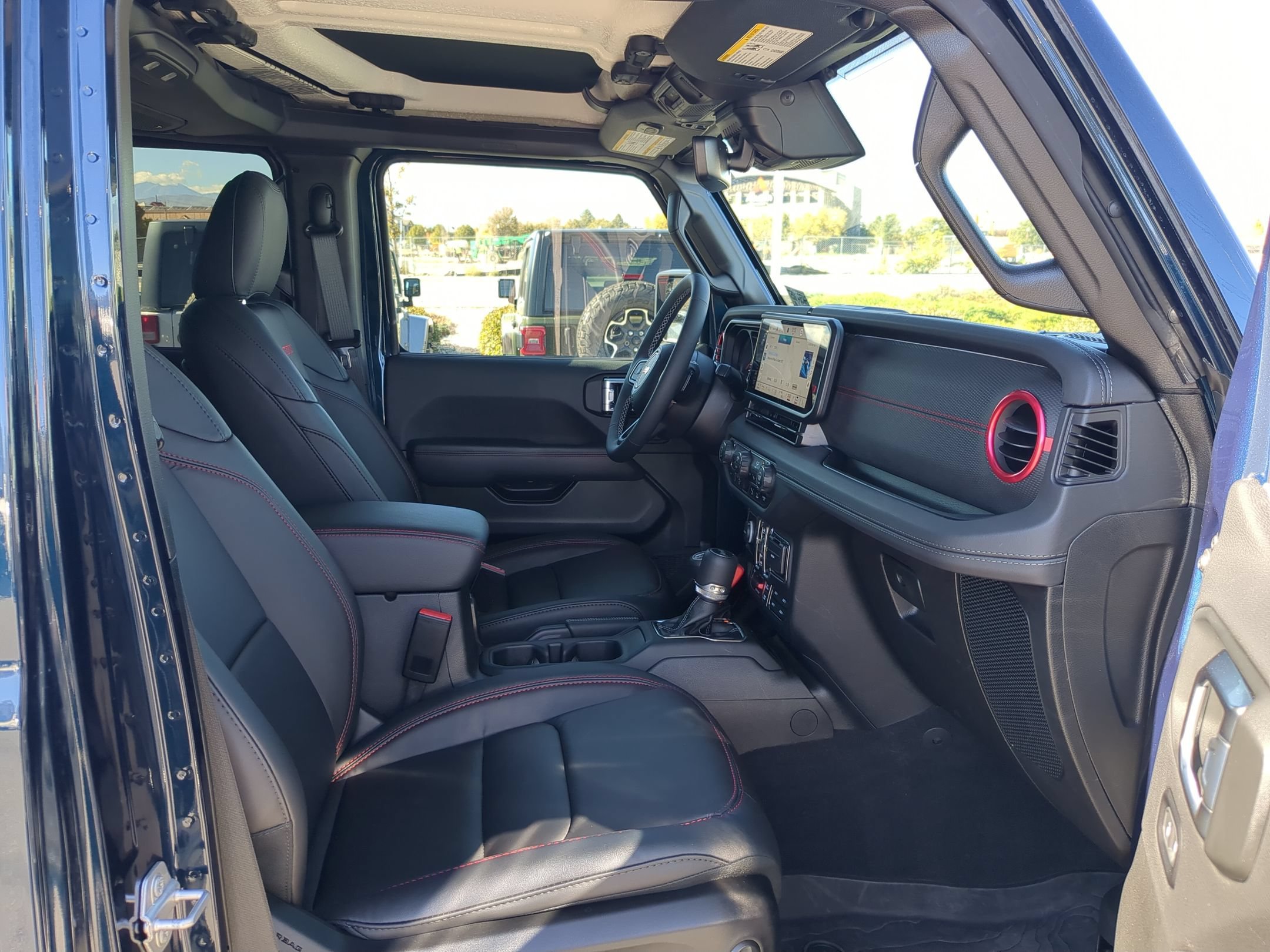 Used 2025 Fathom Blue Pearlcoat Jeep Rubicon image 31